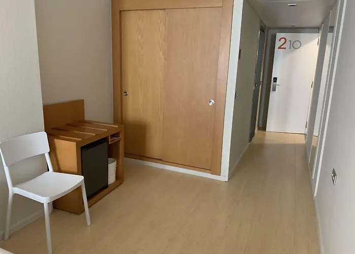 Chic&basic Reding Отель